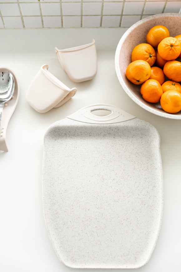 SMALL CHOP & SCOOP CUTTING BOARD, BONE