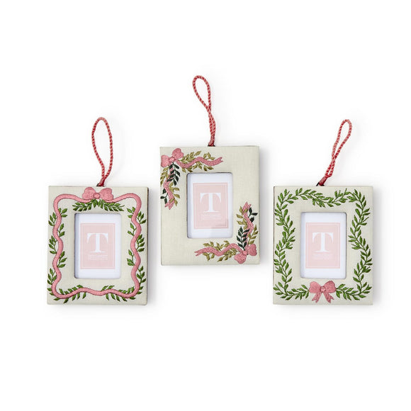HOLIDAY HANGING ORNAMENT FRAME